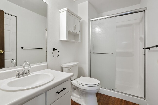 Building Photo - Aurora - 2 Bedroom 2 Bath Condo - Garage, ...