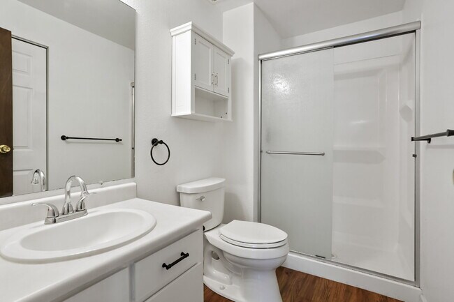 Building Photo - Aurora - 2 Bedroom 2 Bath Condo - Garage, Washer/Dryer - Community Pool