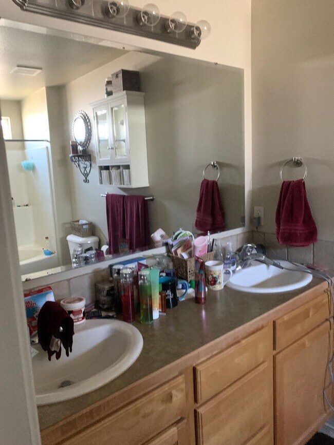 Building Photo - Beautiful Star home | 3 bedrooms 2 bathrooms