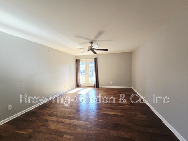 Building Photo - 4487 Post Pl