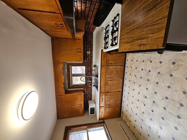 Building Photo - 211 Edwards Ave