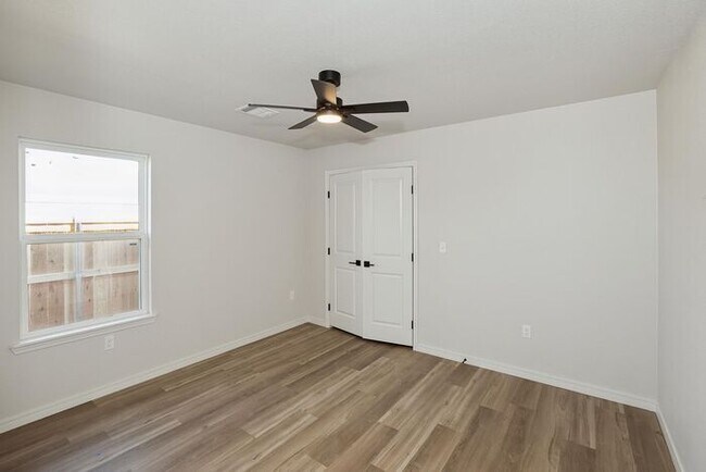Building Photo - 8904 Oakleaf Ct