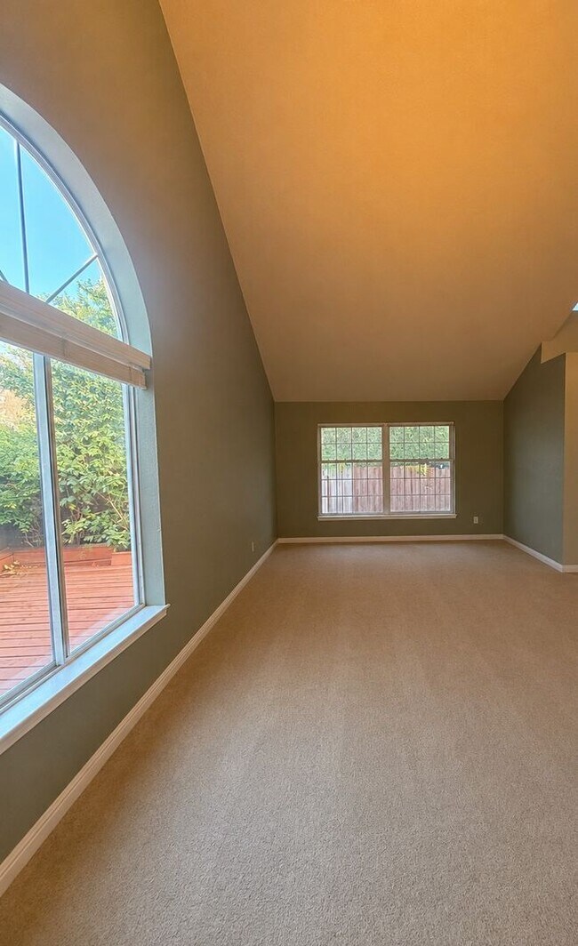Building Photo - 742 Rambleton Dr