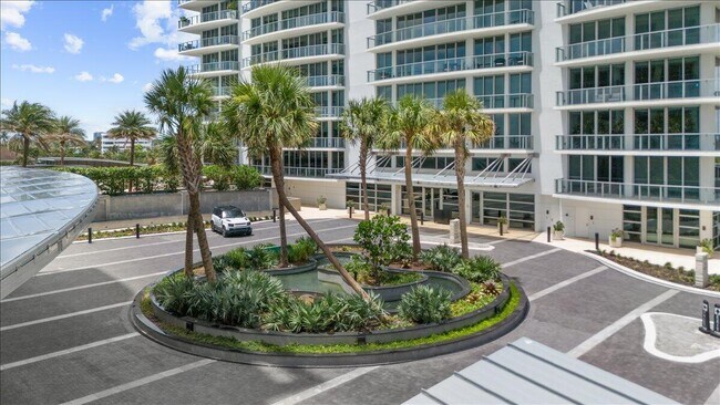 Building Photo - 3100 N Ocean Dr