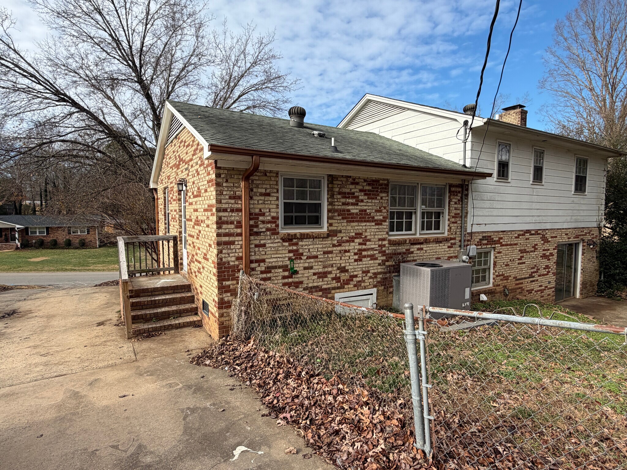 Building Photo - 308 Donna Ave