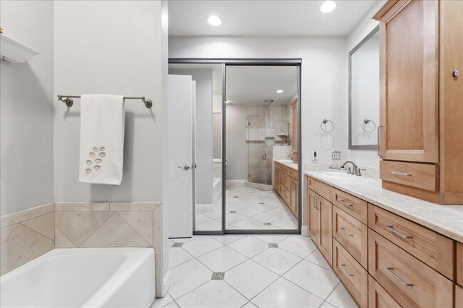 Building Photo - 11 Hayward Ave