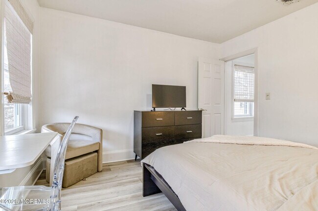 Building Photo - 132 Heck Ave