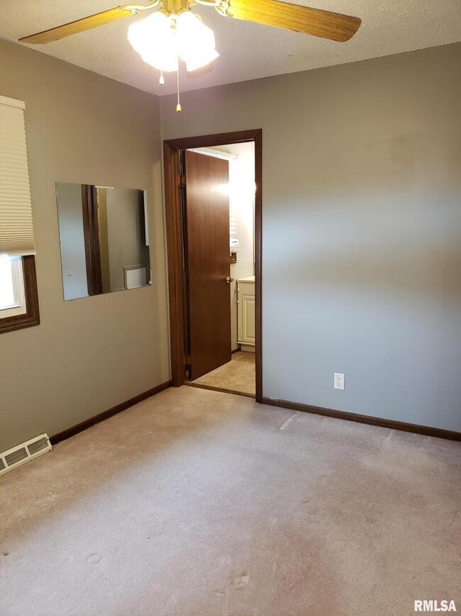 Building Photo - 4811 Candlelight Dr