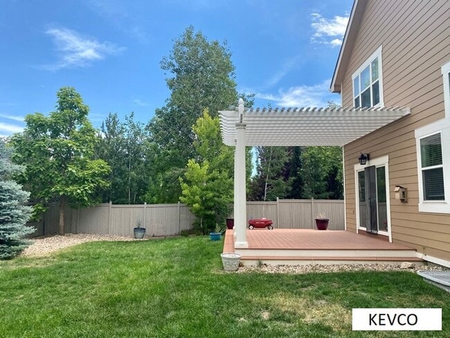 Building Photo - Amazing Three Bedroom Home With Office Space