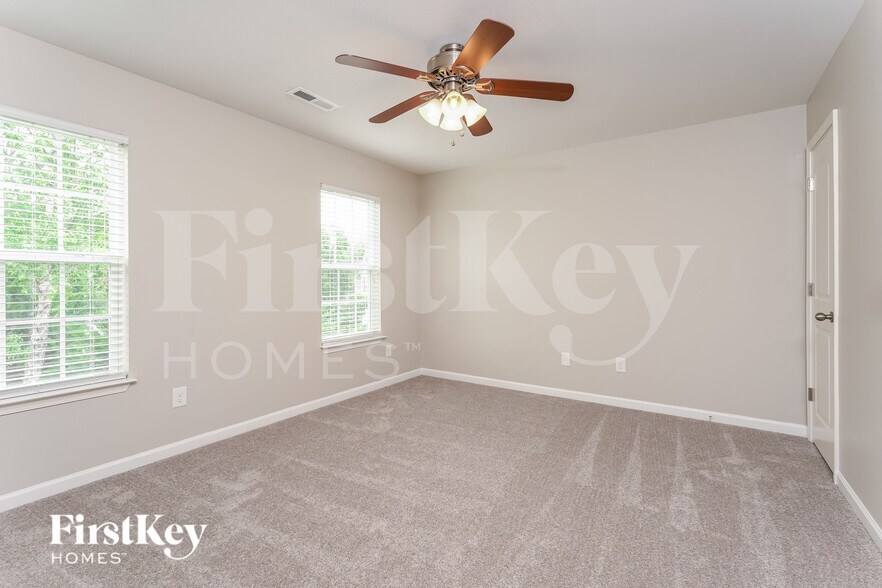 Building Photo - 6600 Maderia Ct