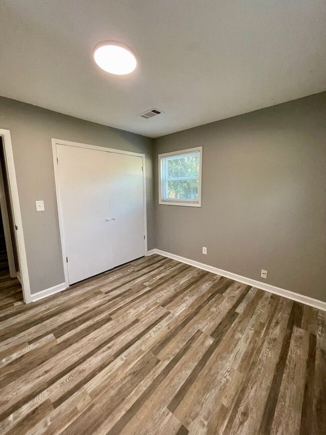 Building Photo - Beautifully remodeled home in Riverdale wi...