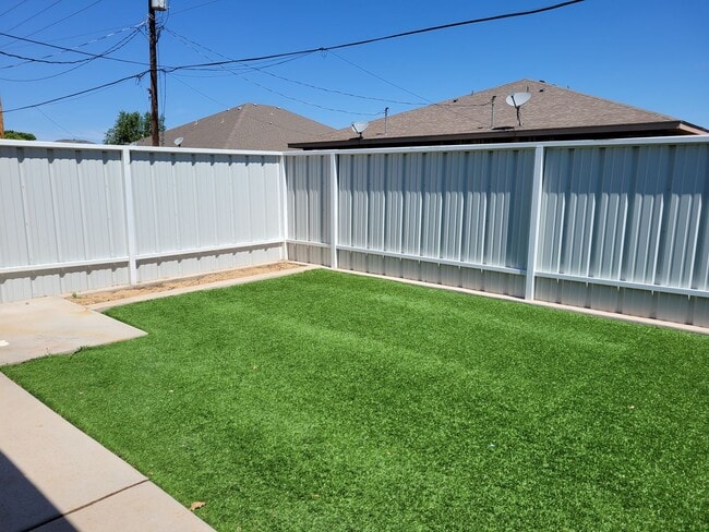 Building Photo - rf2616