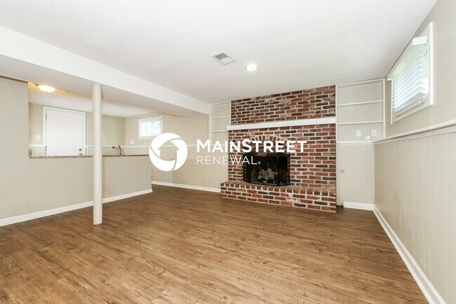 Building Photo - 3 Bedroom Pet-Friendly Home in Shawnee, KS with Main Street Renewal