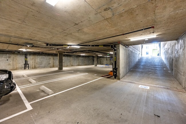 Parking - 719 S Hoover St