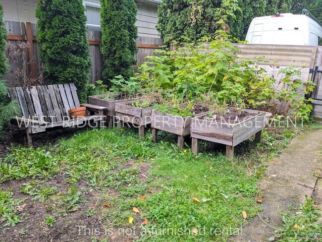 Building Photo - 34 NE Ivy St