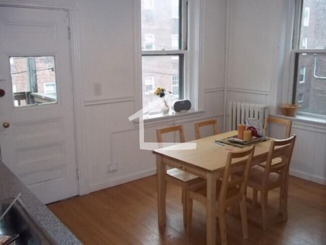 Building Photo - Huge 5 bed steps from BU