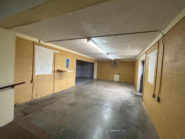 Building Photo - 110 W 21st Ave