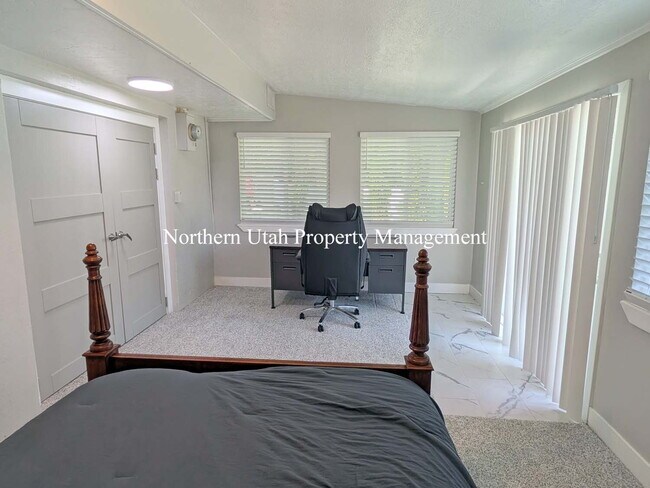Building Photo - 4 Bed, 3.5 Bath - Amazing Location