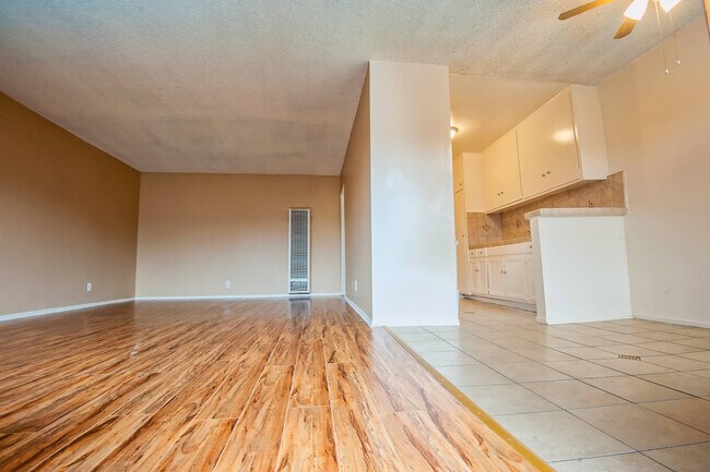 Building Photo - lan8145