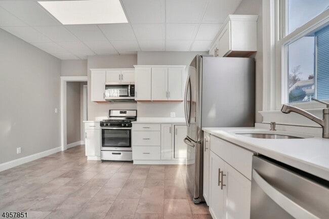 Building Photo - 25 Olyphant Dr