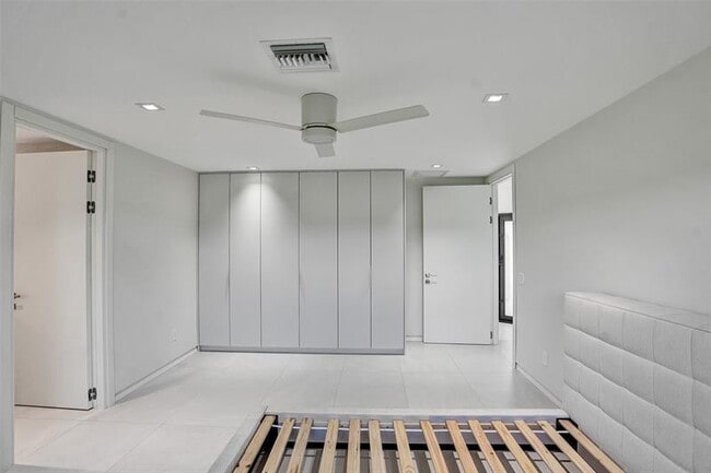 Building Photo - 2800 Banyan Blvd Cir NW