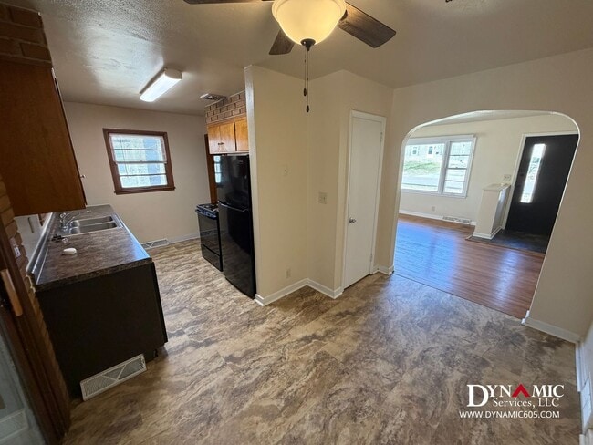 Building Photo - Updated 4+ Bedroom, 2 Bathroom House By Augustana University