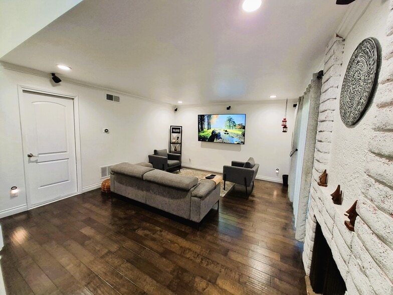 Building Photo - 5313 Sevilla Ct