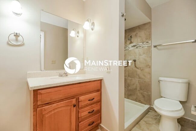 Building Photo - 4 Bedroom Pet-Friendly Home in Columbus, OH with Main Street Renewal