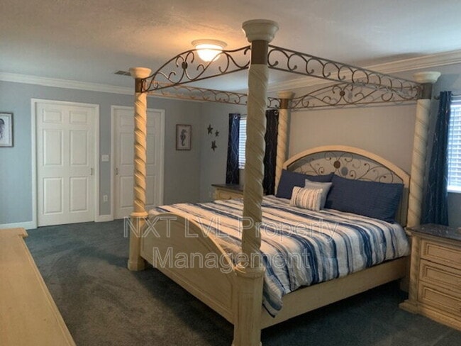 Building Photo - 4123 SW 21st Pl