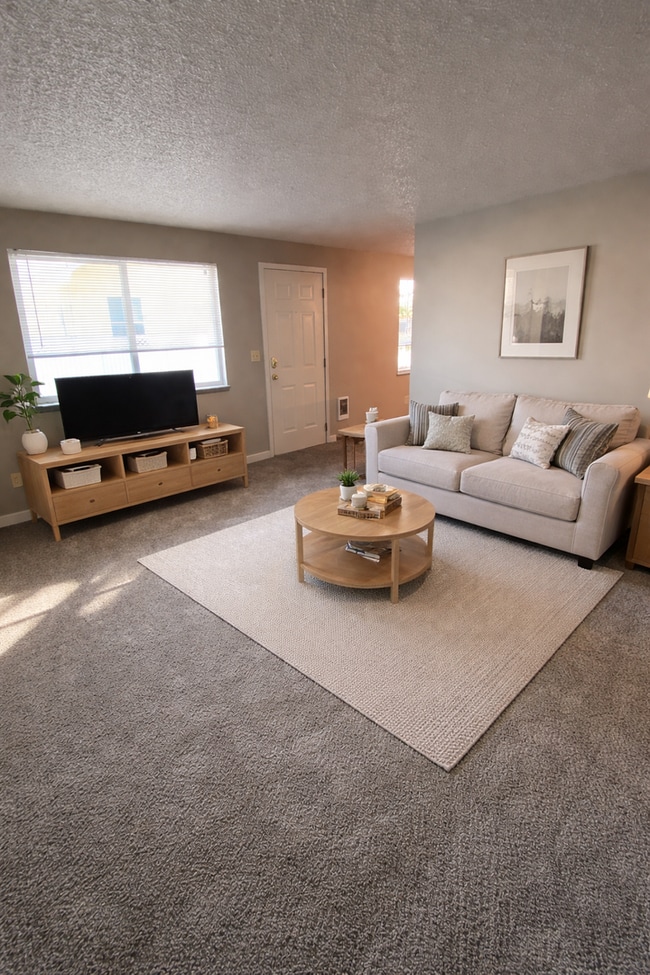 Building Photo - YAK017