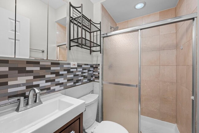 Building Photo - 9100 Lamon Ave