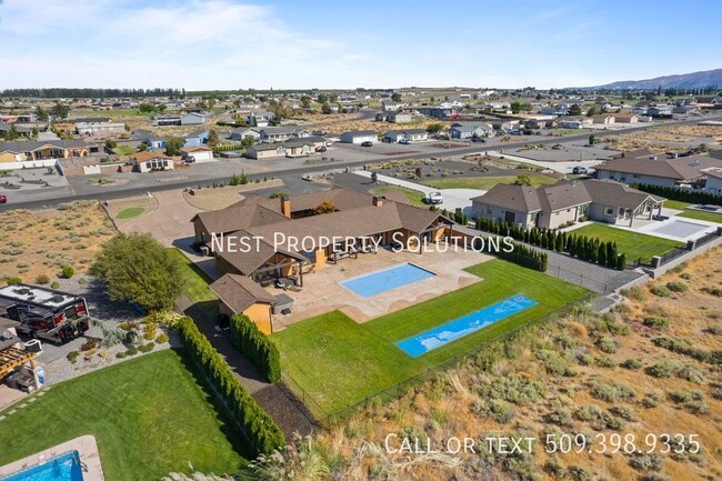 Building Photo - Jaw Dropping Home Overlooking the Columbia...