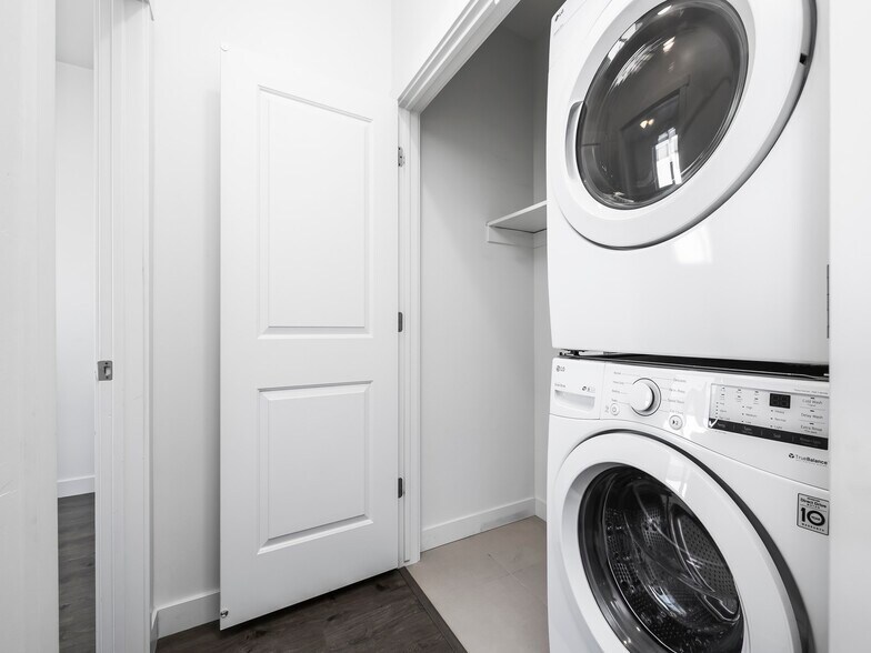 Building Photo - 439 S Meadow Garden Rd