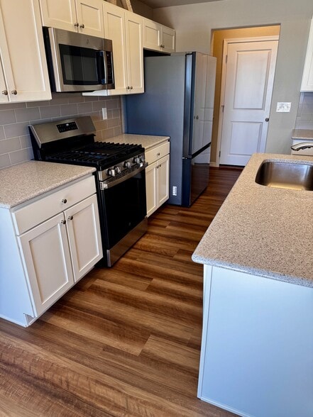 Gas stove - 10831 Rowena Wy