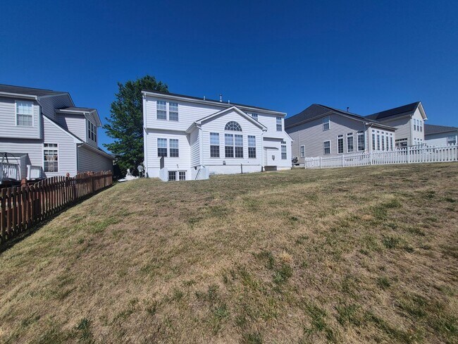 Building Photo - 5207 Linden Dr