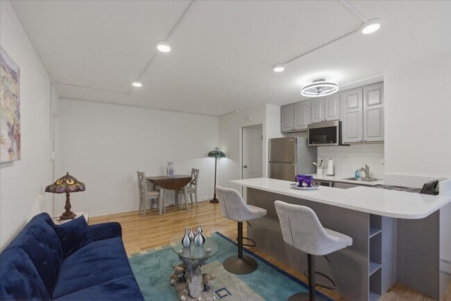 Building Photo - 5630 N Sheridan Rd