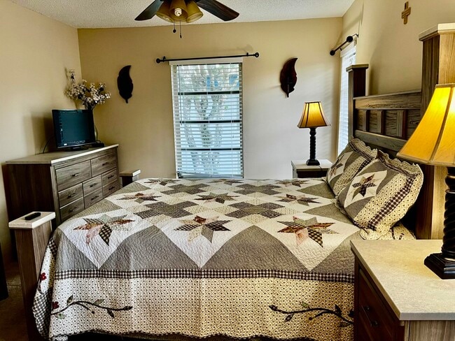 Building Photo - 7515 S Oriole Blvd