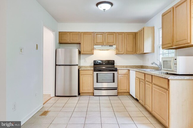 Building Photo - 9911 Whitewater Dr