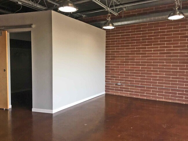 Building Photo - 322 E Liberty St