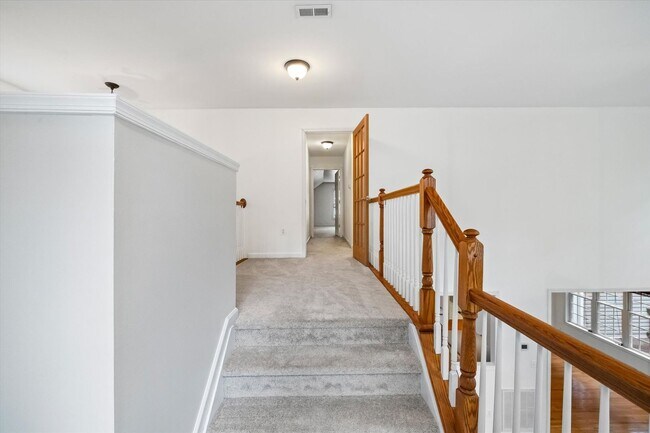 Building Photo - 4107 Lakeview Pkwy
