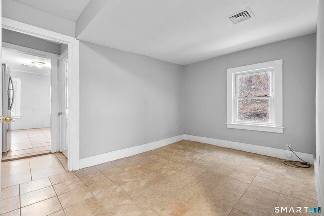 Building Photo - 19 Woodbridge Ave