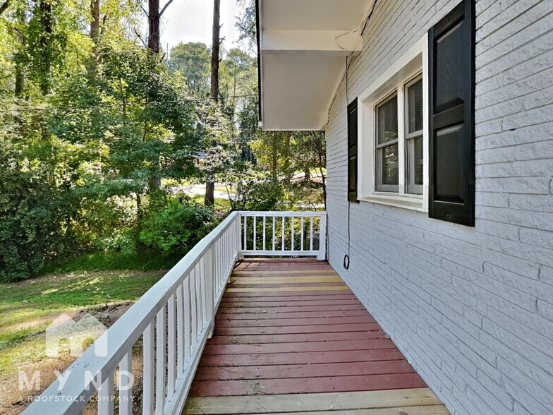 Building Photo - 2585 Westchester Dr