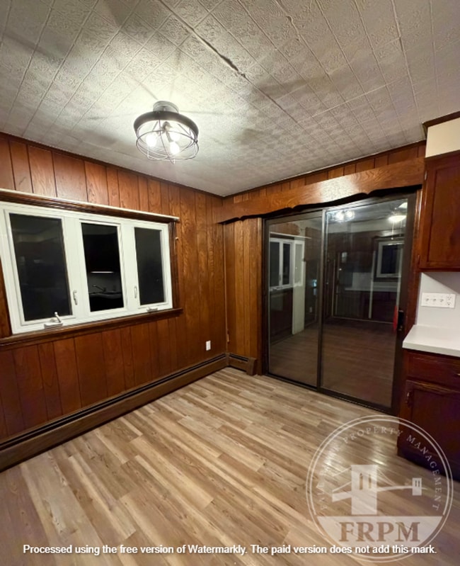 Building Photo - 318 Wood St