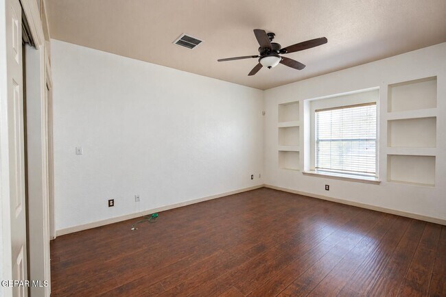 Building Photo - 6520 Grand Ridge Dr