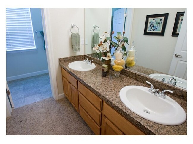 Building Photo - Dana Pointe Townhouses