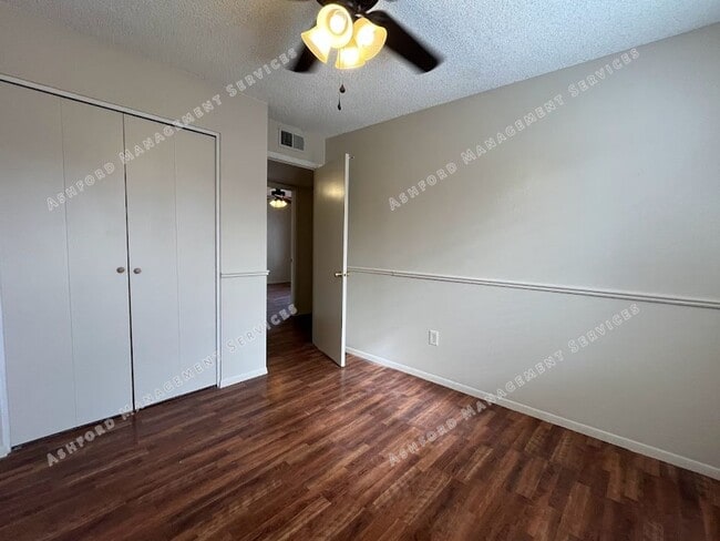 Building Photo - SPACIUS 3 BEDROOM 2 BATHROOM HOME IN GLENDALE FOR RENT