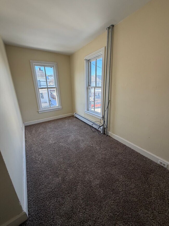 Building Photo - 49 S Front St