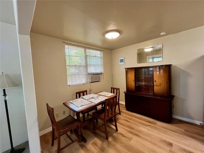 Building Photo - 108 W Comanche Ave