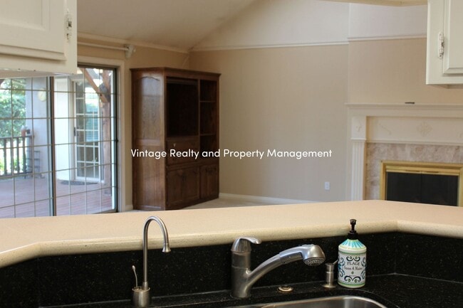 Building Photo - Top Of The Line Big 2/3 Bedroom Single Story Home Ready to Go!!!