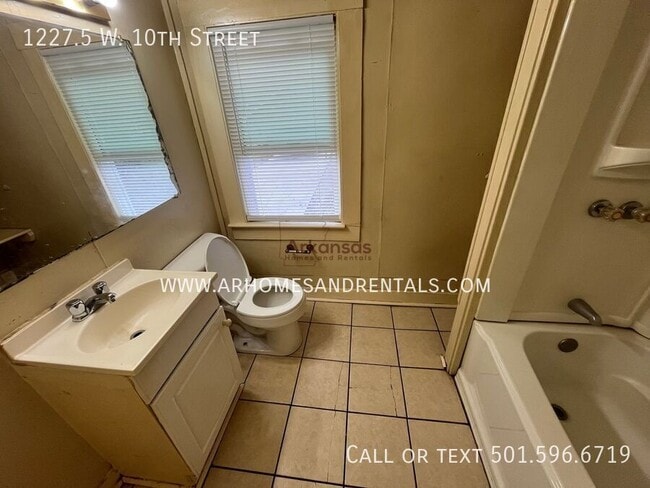 Building Photo - 1227.5 W 10th St